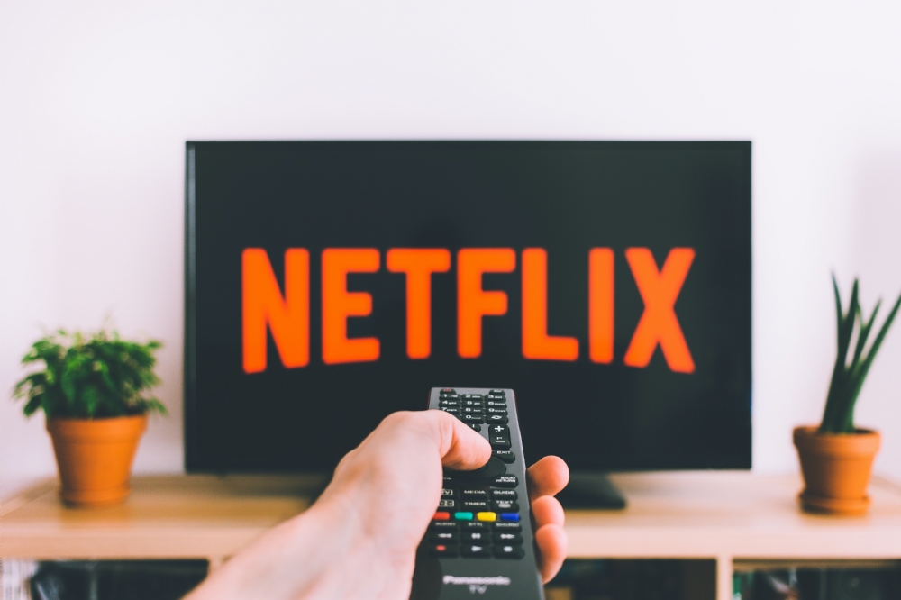 Những bộ phim Netflix dành cho các cặp đôi mùa dịch